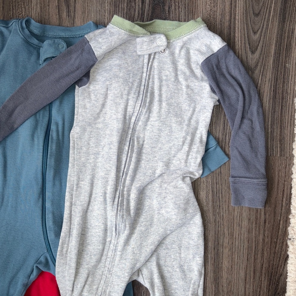 Bundle of 6-9 month footies. 4 items - Picture 4 of 9